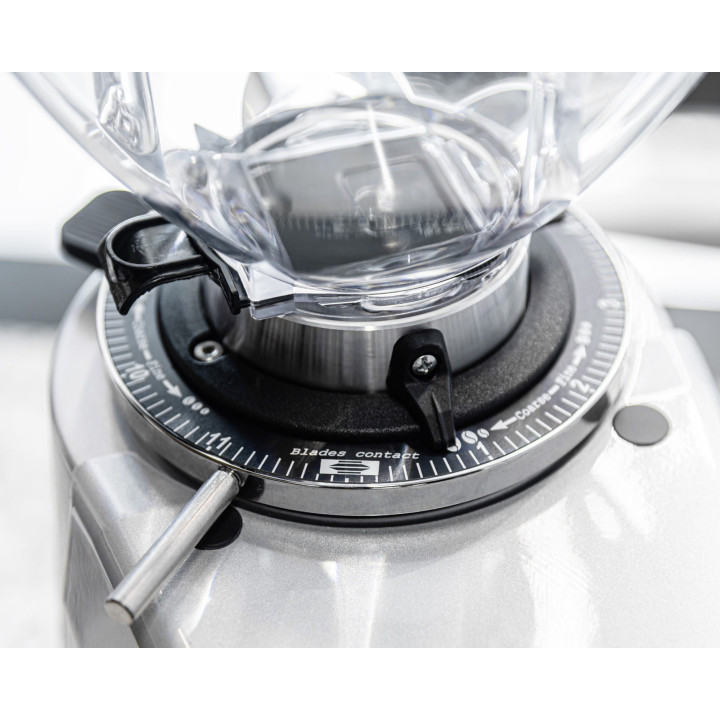 Automatyczny młynek do kawy F64E