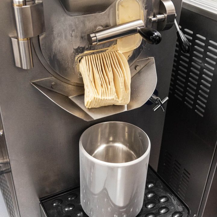 Frezer | do lodów | MEC 12 | poziomy cylinder | 2-12 kg | 400 V | 11,2 kW | 550x730x1400 mm