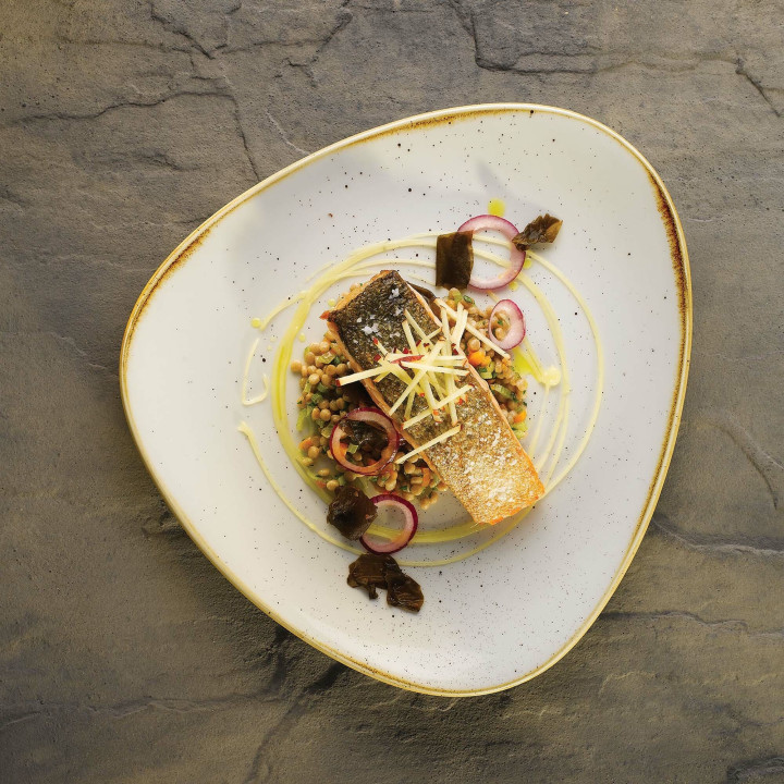 Talerz organiczny z wysokim rantem Stonecast Barley White, 230mm