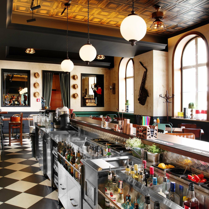 Narożny stół Oxygen Hybrid z ukrytą komorą zlewową i myjką do płukania dzbanków, 650x650x(h)900mm