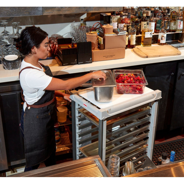 Wózek Camshelving do transportu pojemników, 9 × GN 1/1, Cambro, 730x438x(H)102mm